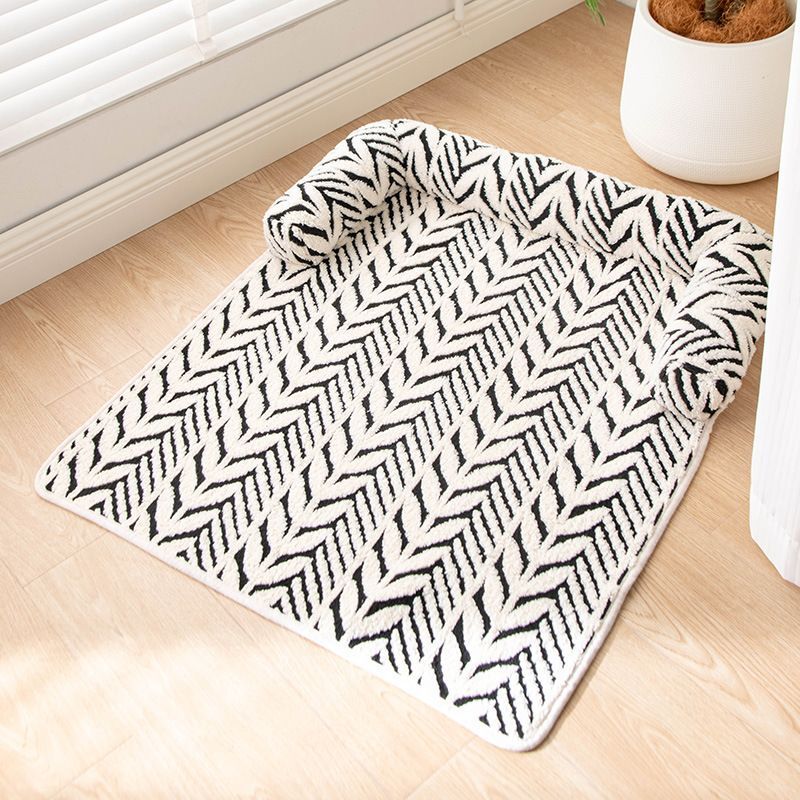 Black Plush Pet Bed Mat - 60 x 80 cm Polyester Fibre - Thickened Soft Cushion, Scratch Resistant Surface, Non Slip Base for Cats and Dogs - Image 3