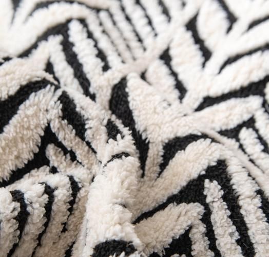 Brown Plush Pet Bed Mat - 60 x 80 cm Polyester Fibre - Thickened Soft Cushion, Scratch Resistant Surface, Non Slip Base for Cats and Dogs - Image 4
